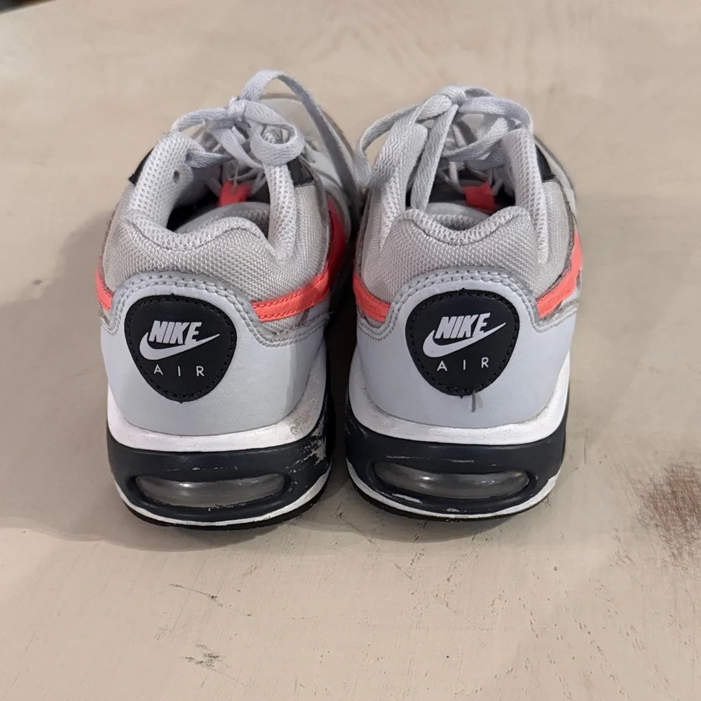 Kids Nike Air Max IVO Sneakers - White and Pink 3Y